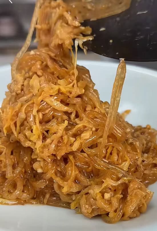 36. Sour Cabbage with Glass Noodles / 酸菜粉